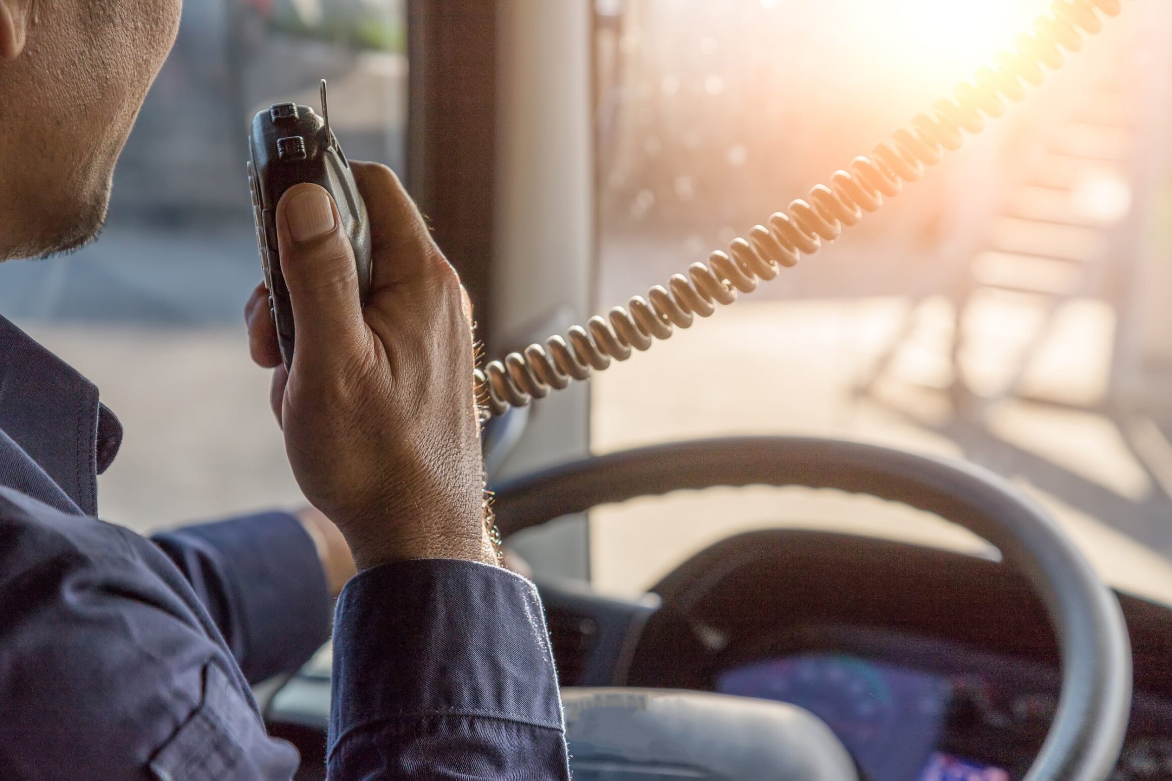 Choosing the Right CB Radio for Your Needs A Comprehensive Buying